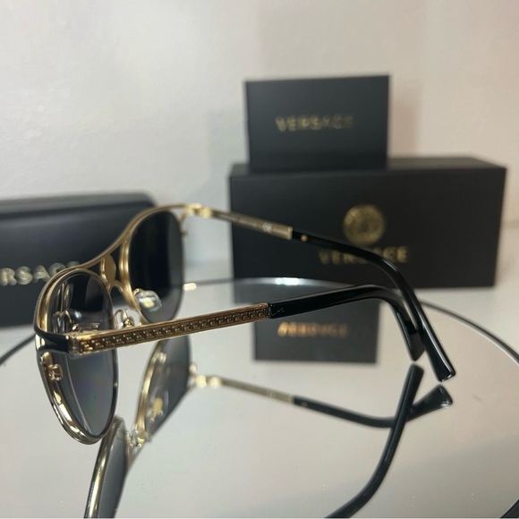 NEW VERSACE VE2237 CAT EYE SUNGLASSES FULL INCLUSION BRAND BLACK & GOLD SOLD OUT - Picture 11 of 16